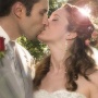 Фотография свадебного поцелуя влюблённых в Сочи